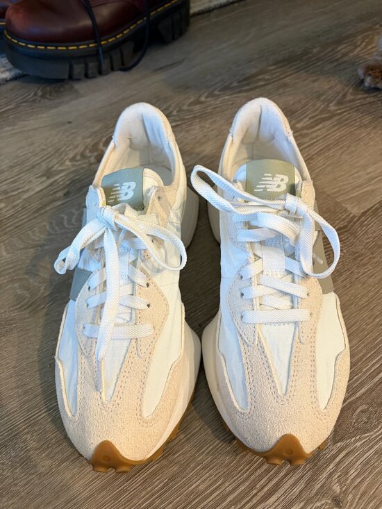 New Balance 327 Cream White Sneakers Size 9 Women NWOT Suede Neutral Aesthetic - Picture 9 of 9
